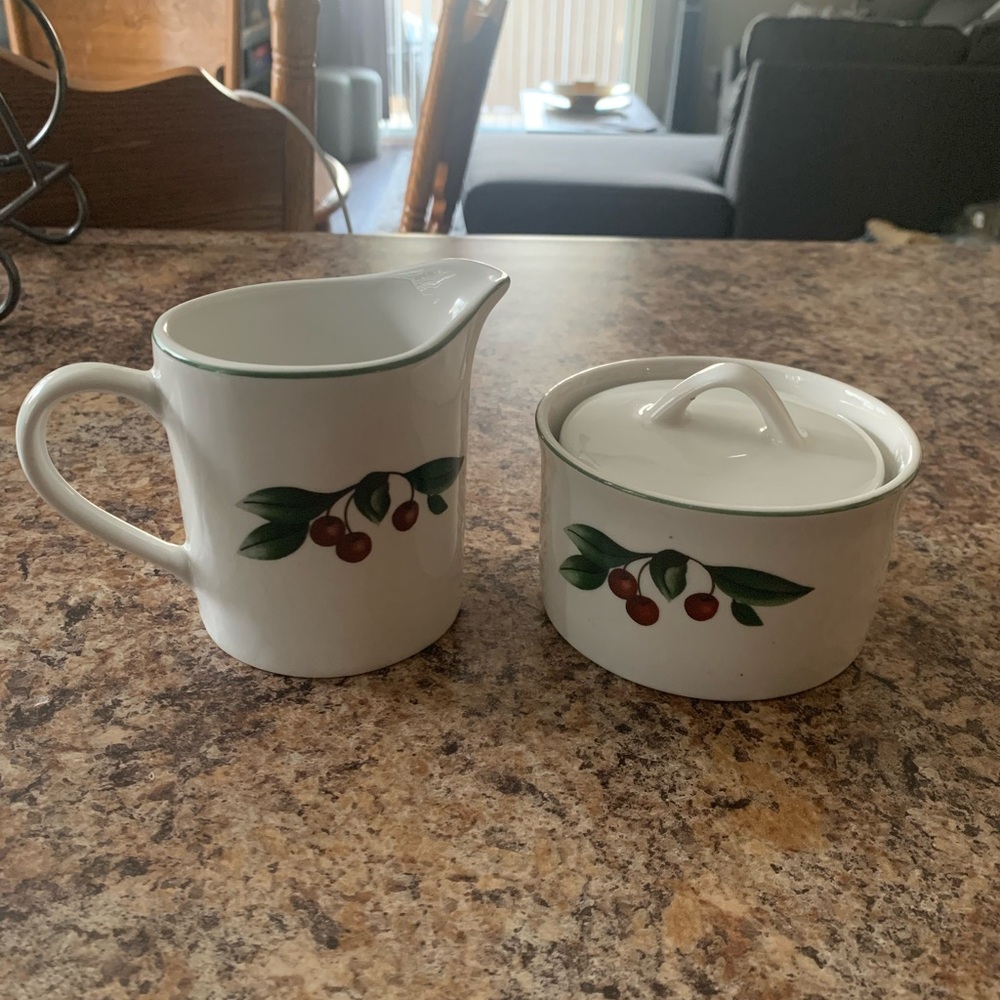 NWOT The Cades Cove Collection by Citation Apple Blossoms Creamer and Sugar Set